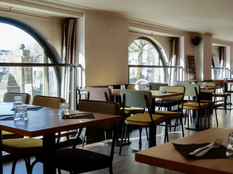 bar avec terrasse chateau des ducs de bretagne